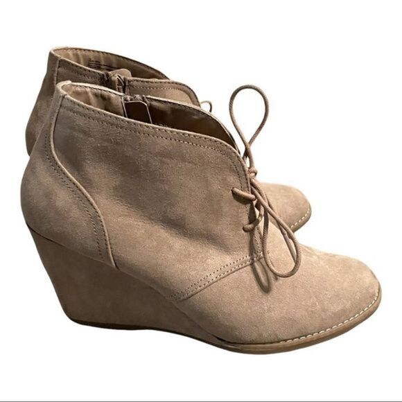 Universal Thread Bessie Wedge Bootie 
Tan
Size 10 - Picture 3 of 8